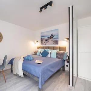 Garden & Private Parking With Playground Apartment Riga