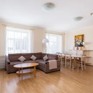 Apartment Large 3br With Balcony 5 Min To Old Town By Tram *