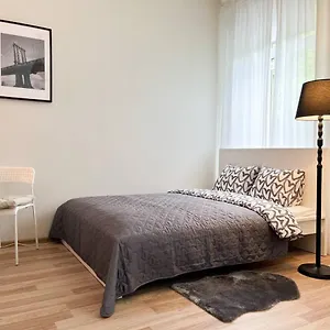 Apartment Bright Spacious In With Free Parking *
